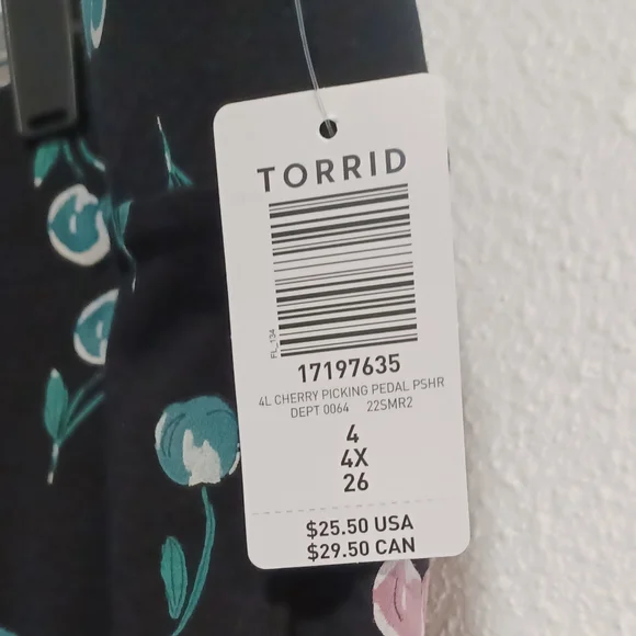🍒NWT Torrid cherry capri  leggings - Picture 4 of 7